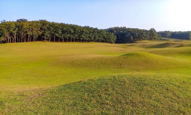 টিপরা ছড়া গলফ মাঠ
