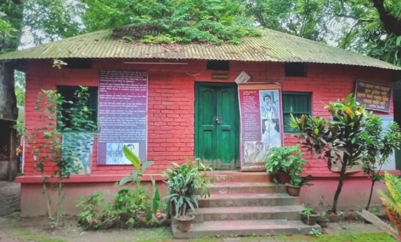 পল্লী কবি জসীমউদ্দীনের বাড়ি